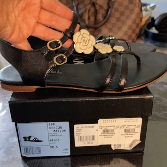 CHANEL Flat Sandals - Picture 7 of 8